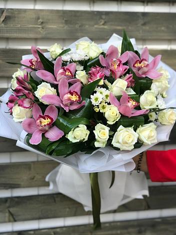 Букет цветов из: Розы и Хризантемы в Жигулевске