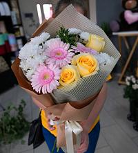 Букет цветов из:  Герберы, Розы и Хризантемы в Жигулевске