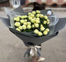Букет Белые кустовые розы Солинеро в Жигулевске