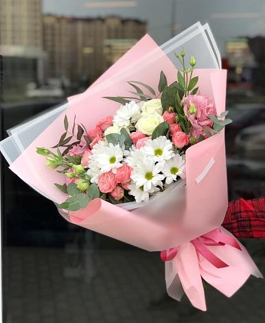 Букет цветов из: Розы, Лизиантусы и Хризантемы в Жигулевске